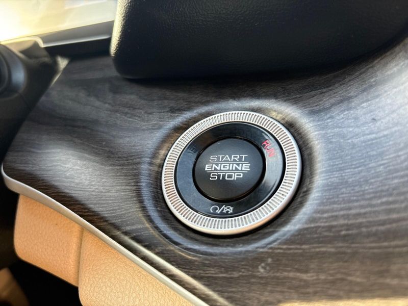 Used 2021 Jeep Grand Cherokee L LimitedImage 21