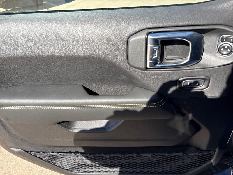 New 2025 Jeep Gladiator High Tide 4x4Image 14