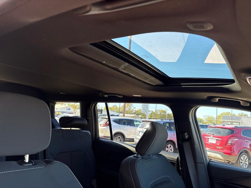 New 2025 Jeep Grand Cherokee L Laredo X 4x4Image 9