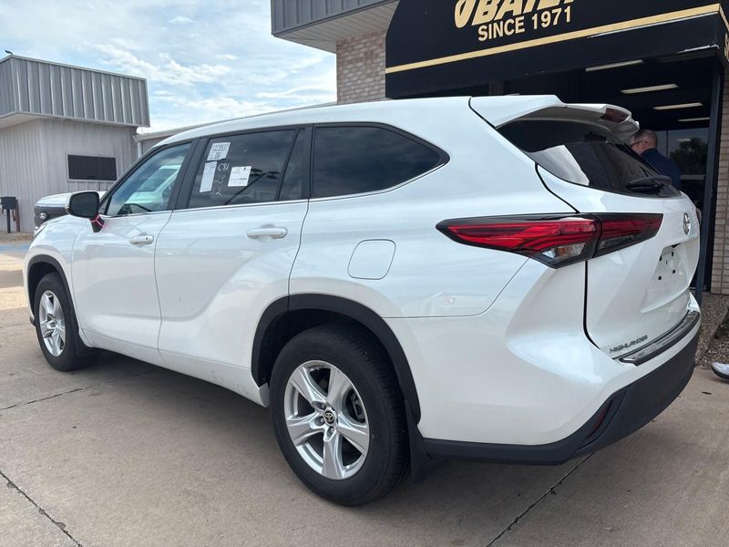 Used 2023 Toyota Highlander LImage 12