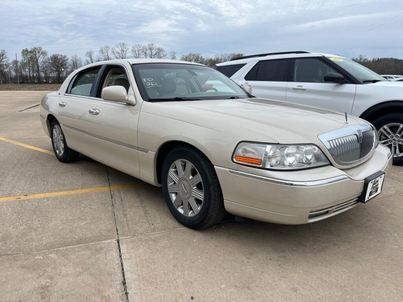2003 Lincoln Town Car Cartier PremiumImage 3