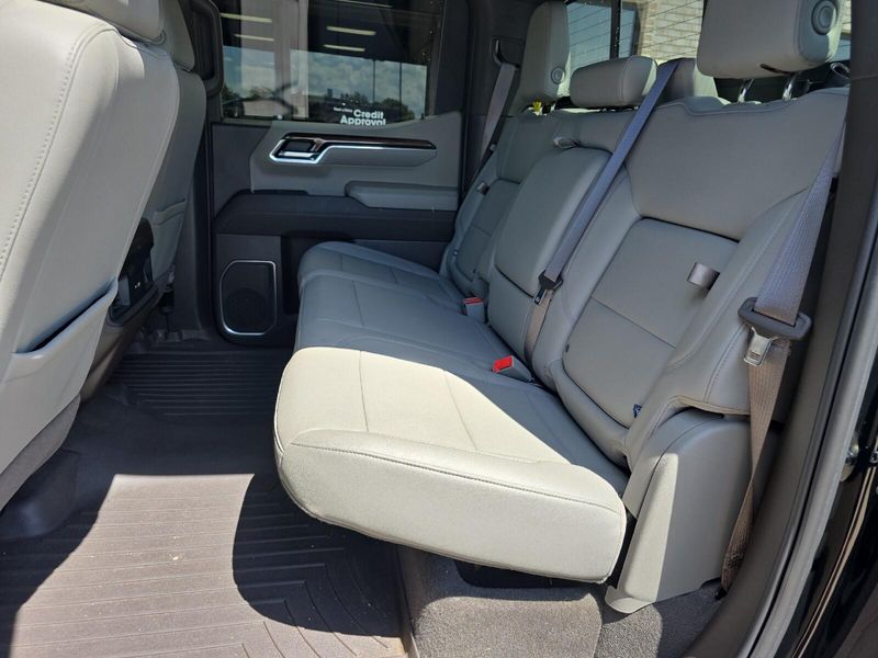 2024 Chevrolet Silverado 1500 RSTImage 16