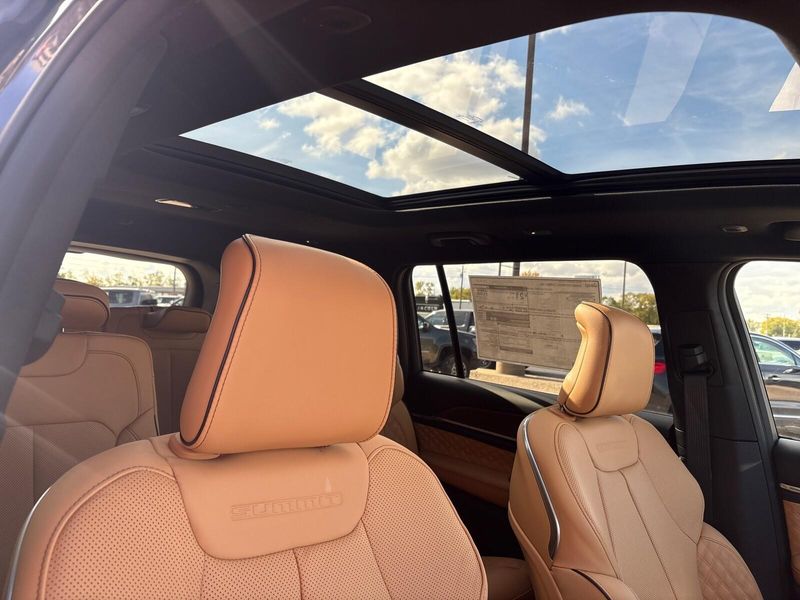 New 2025 Jeep Grand Cherokee L Summit 4x4Image 10