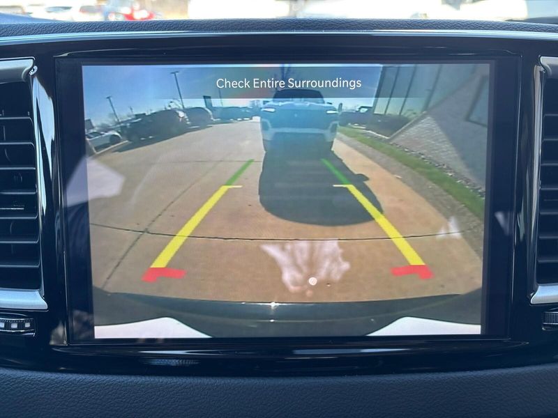 Used 2024 Chrysler Pacifica Touring LImage 19