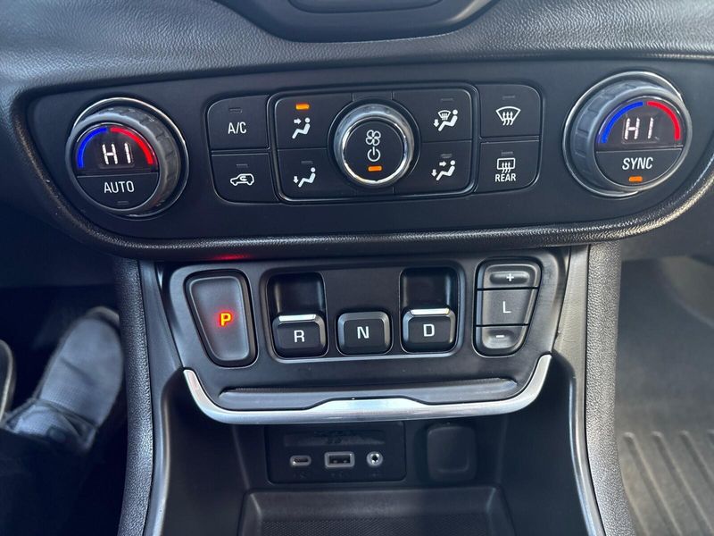 Used 2019 GMC Terrain SLTImage 18