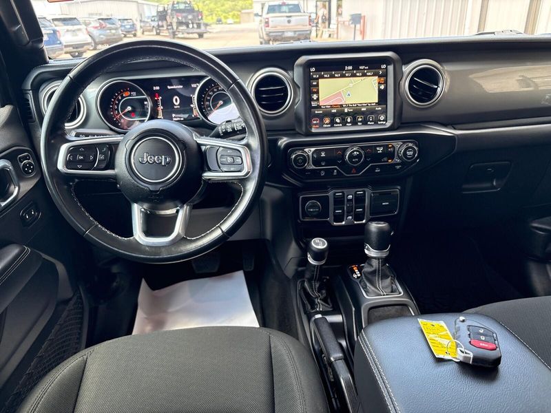 Used 2021 Jeep Wrangler Unlimited SaharaImage 6