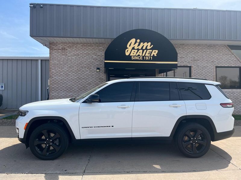2021 Jeep Grand Cherokee L AltitudeImage 2