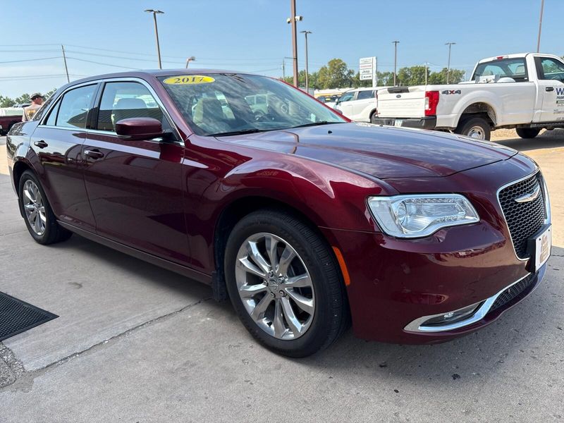 Used 2021 Chrysler 300 Touring LImage 8
