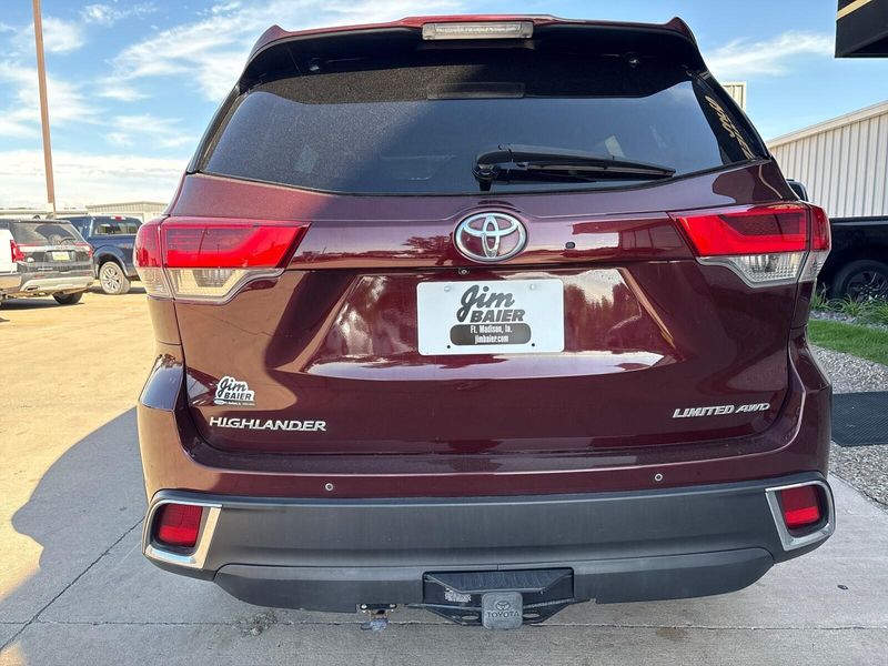 Used 2019 Toyota Highlander LimitedImage 11