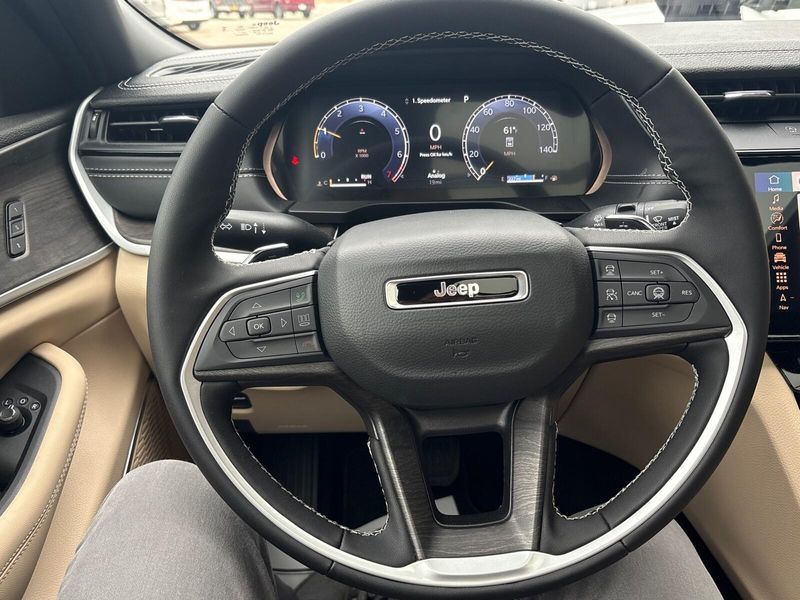 New 2026 Jeep Grand Cherokee L Limited 4x4Image 16