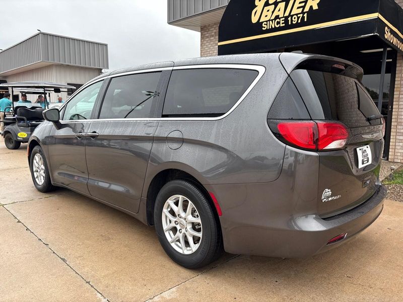Used 2023 Chrysler Voyager LXImage 11