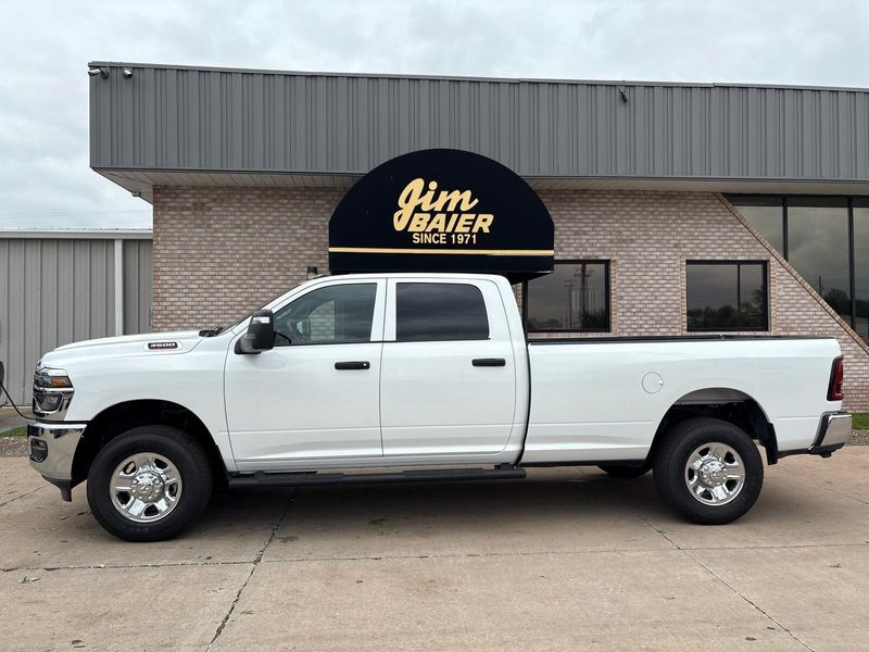 2025 RAM 3500 Tradesman Crew Cab 4x4 8