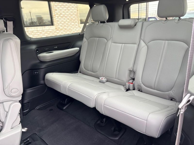 2026 Jeep Grand Grand Wagoneer Wagoneer L 4x4Image 5