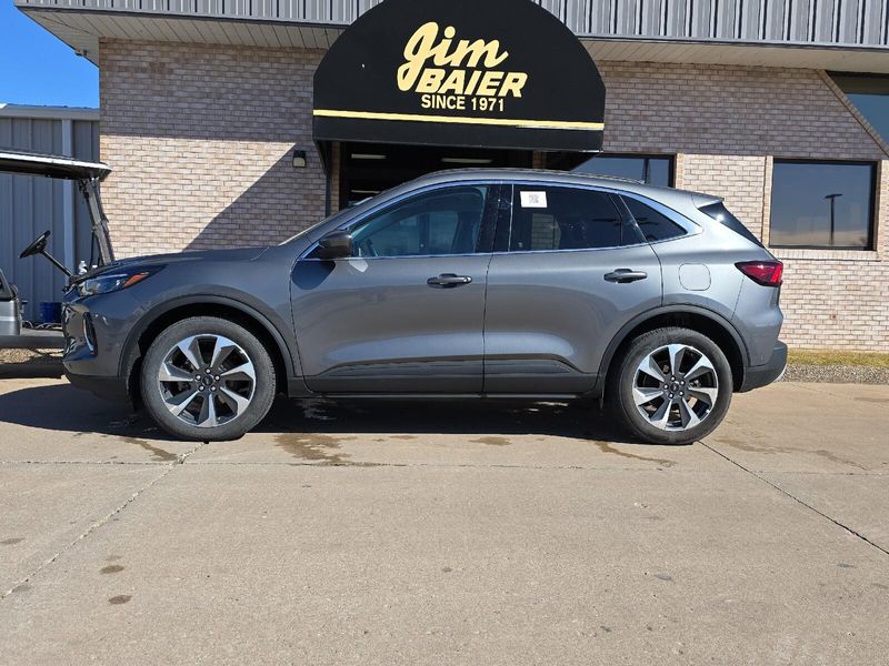 2023 Ford Escape PlatinumImage 2