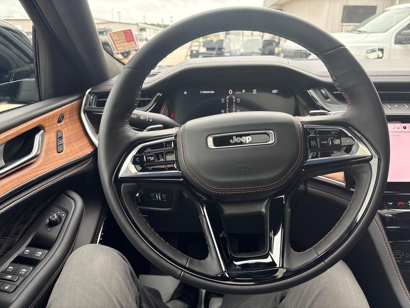 New 2026 Jeep Grand Cherokee L Summit 4x4Image 16