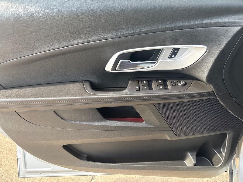 Used 2017 Chevrolet Equinox LTImage 12