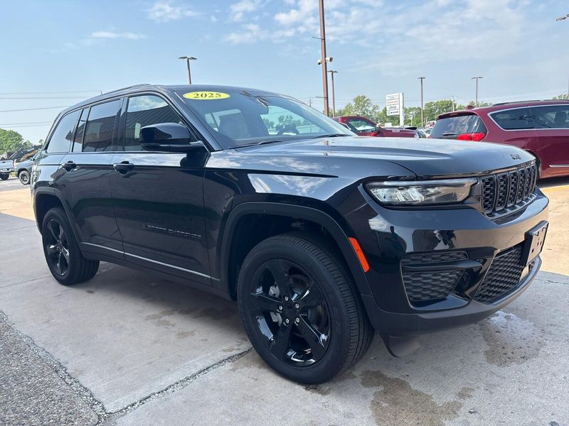 2025 Jeep Grand Cherokee Altitude X 4x4Image 7
