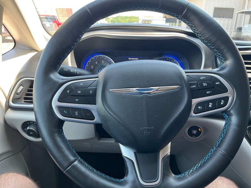 2021 Chrysler Pacifica Touring LImage 12