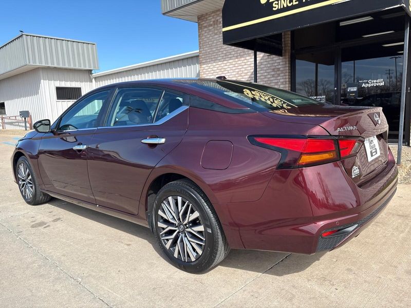 Used 2025 Nissan Altima SVImage 10