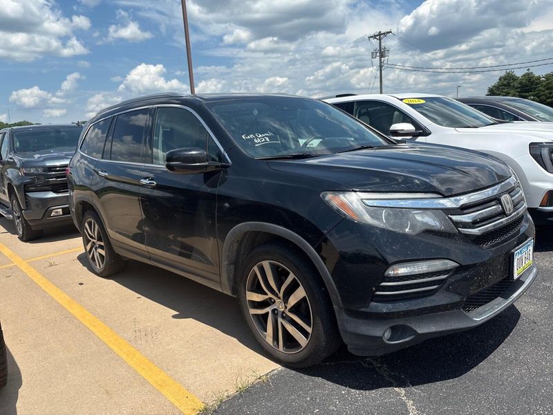 2017 Honda Pilot EliteImage 3