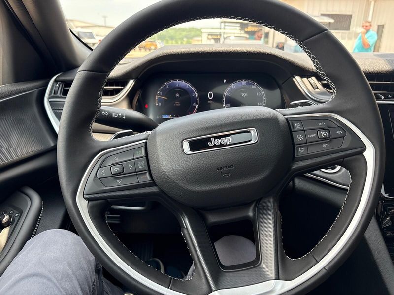 2025 Jeep Grand Cherokee Laredo X 4x4Image 15