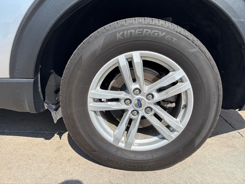 Used 2023 Ford Explorer XLTImage 12