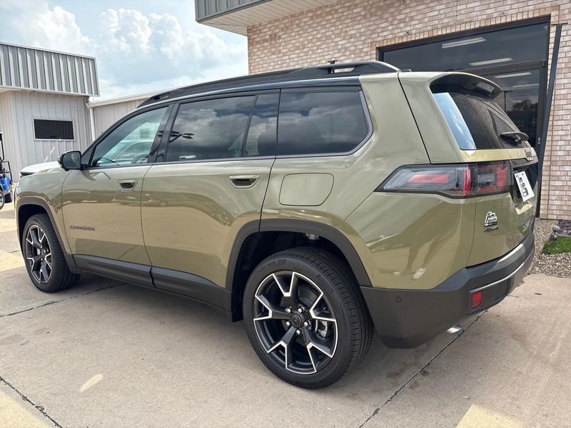 New 2026 Jeep Cherokee Overland 4x4Image 12
