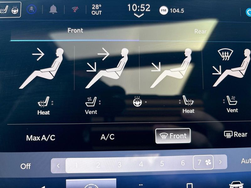 Used 2025 Chrysler Pacifica LimitedImage 21