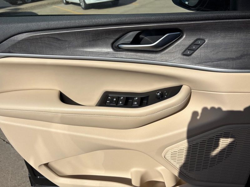 Used 2023 Jeep Grand Cherokee L LimitedImage 14