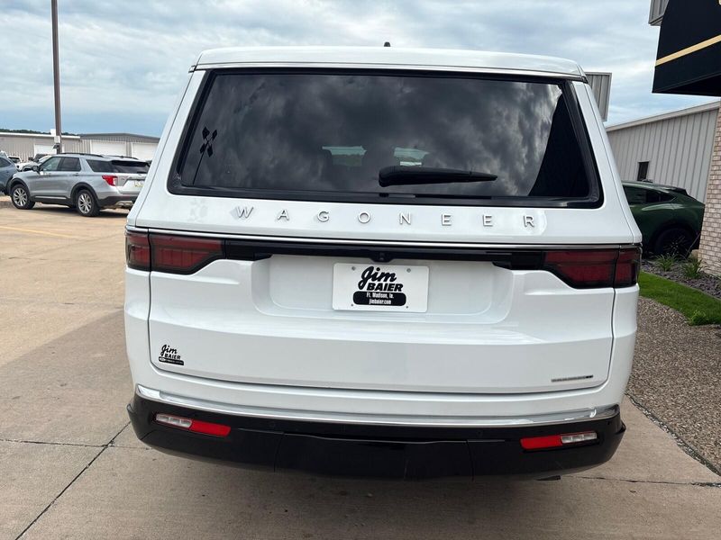 2024 Jeep Wagoneer L Series IIImage 10