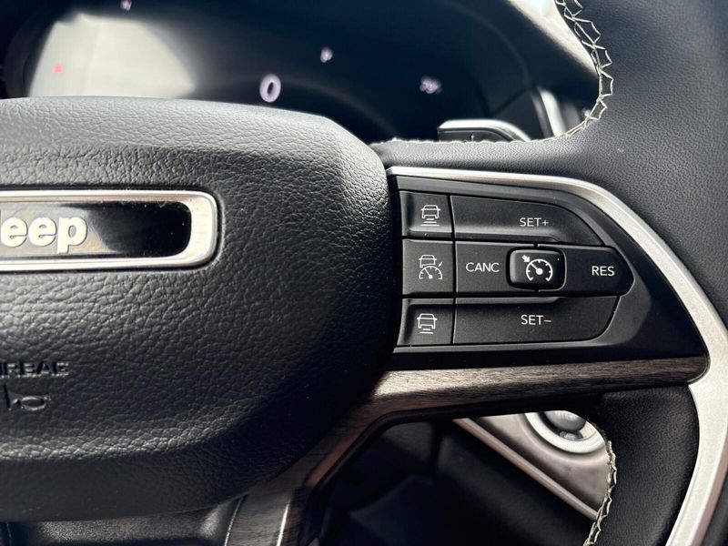 Used 2024 Jeep Grand Cherokee L LimitedImage 15
