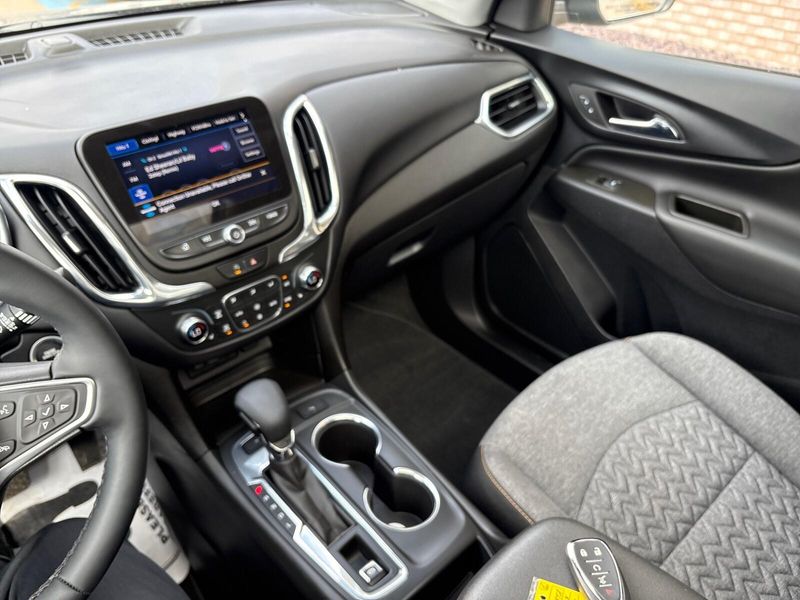 Used 2023 Chevrolet Equinox LTImage 18