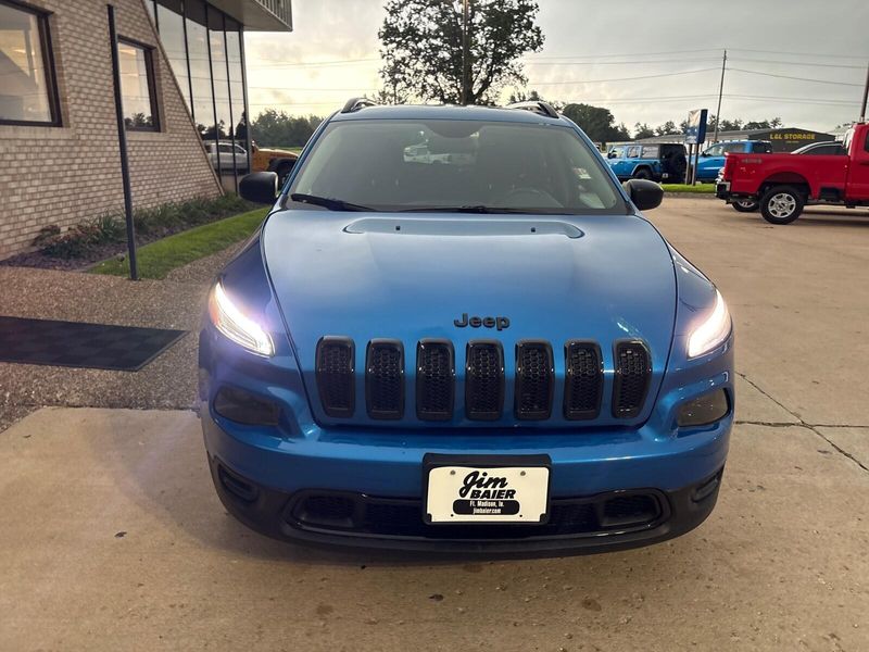Used 2017 Jeep Cherokee AltitudeImage 3
