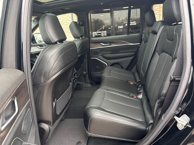 New 2026 Jeep Grand Cherokee Limited Reserve 4x4Image 4