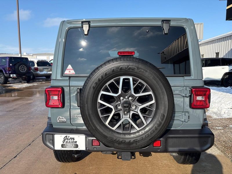 New 2026 Jeep Wrangler 4-door SaharaImage 9