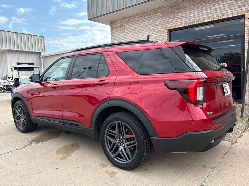 Used 2025 Ford Explorer ST-LineImage 12