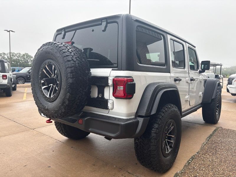 New 2027 Jeep Wrangler 4-door RubiconImage 8