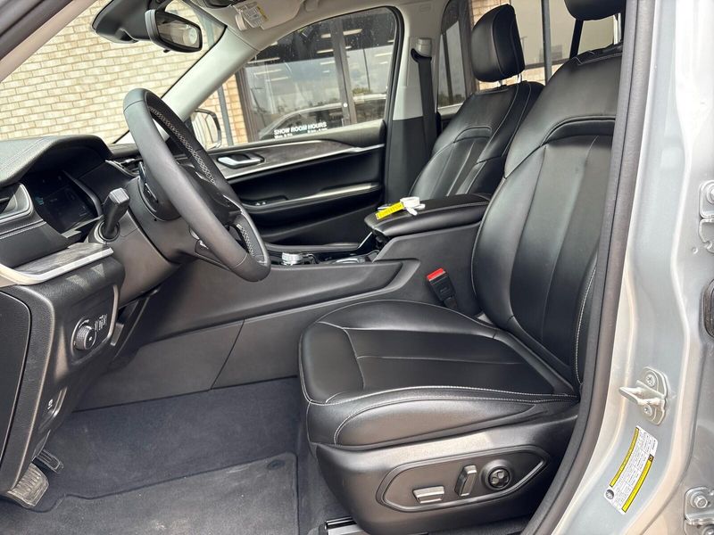 2023 Jeep Grand Cherokee LimitedImage 3