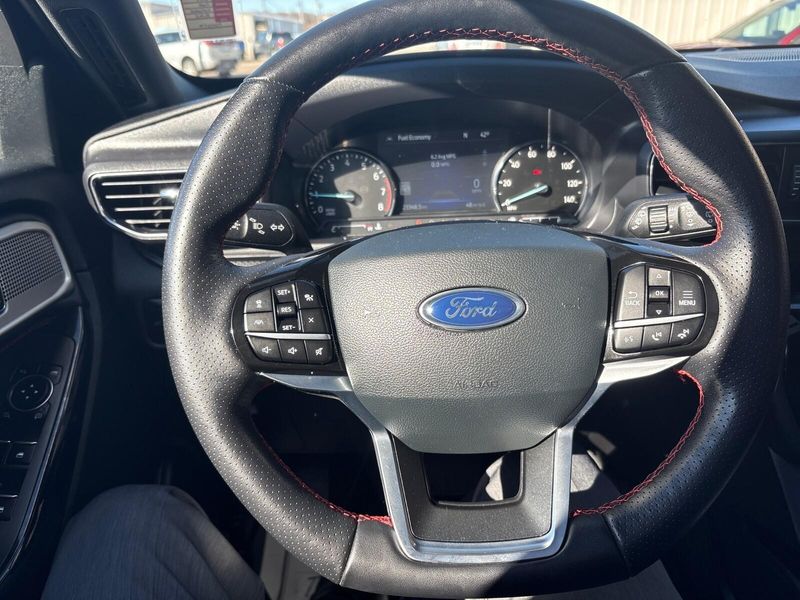 Used 2023 Ford Explorer ST-LineImage 16