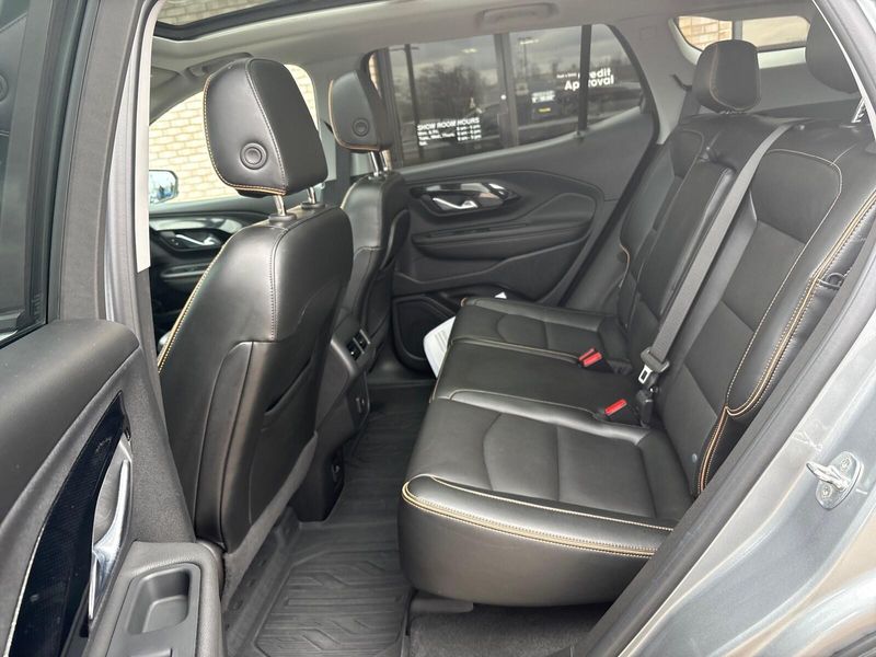 Used 2023 GMC Terrain AT4Image 4