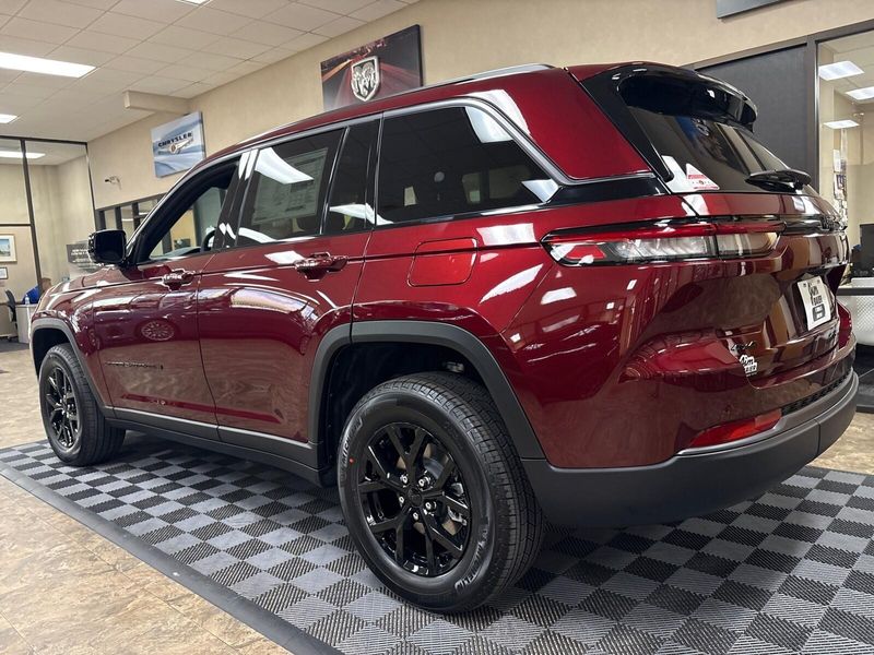 New 2026 Jeep Grand Cherokee Laredo Altitude 4x4Image 8