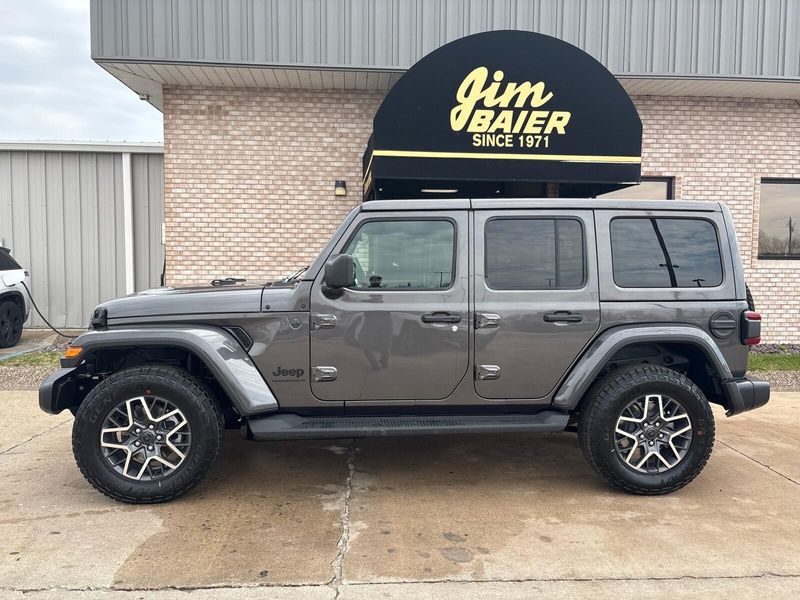 New 2026 Jeep Wrangler 4-door SaharaImage 2