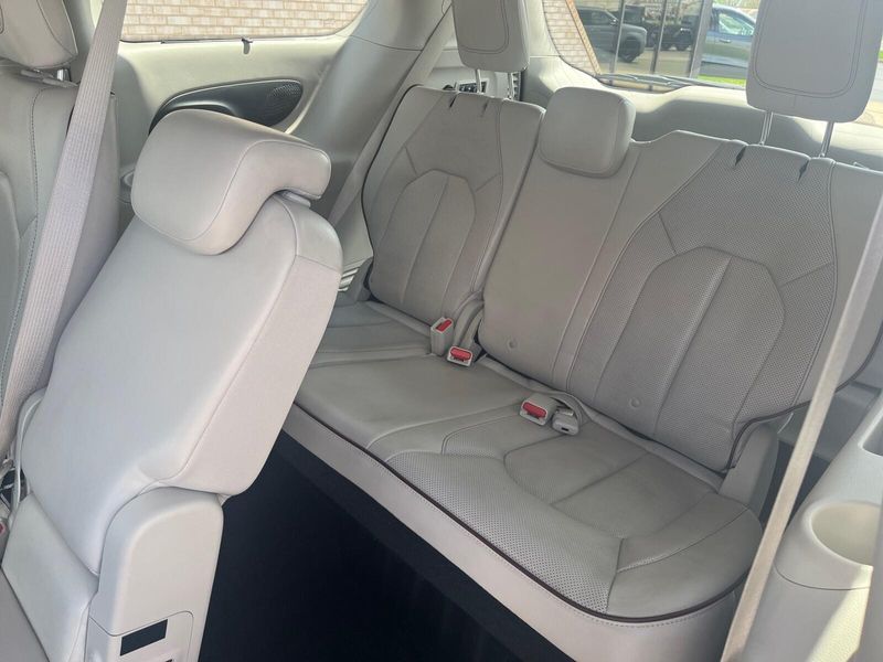 2018 Chrysler Pacifica LimitedImage 6