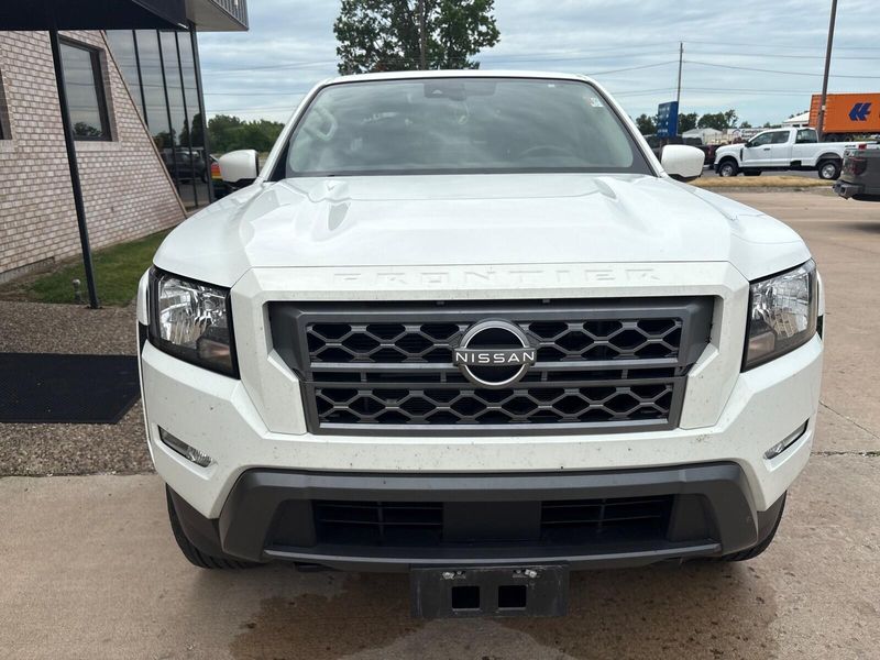 2022 Nissan Frontier SVImage 6
