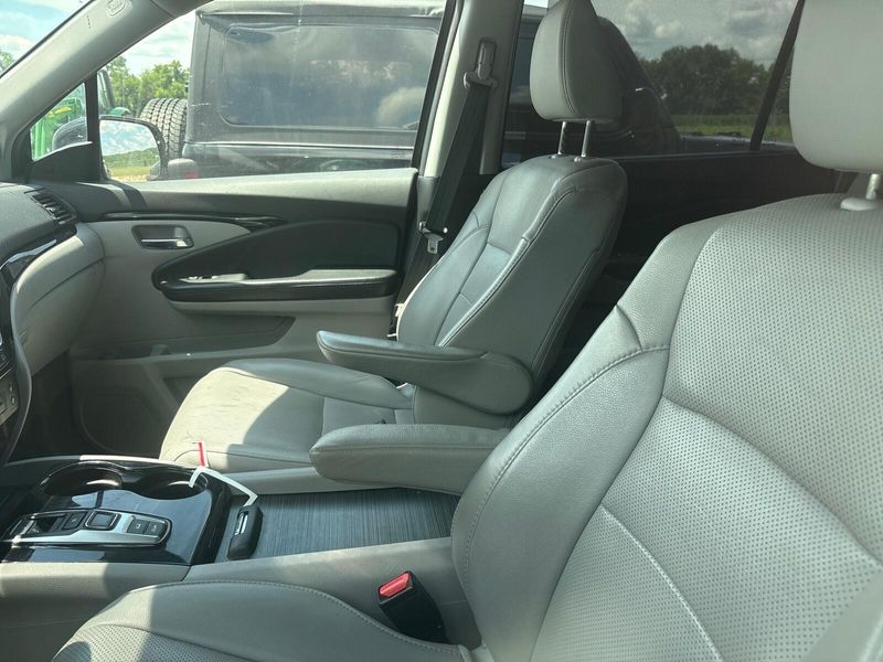 2017 Honda Pilot EliteImage 9