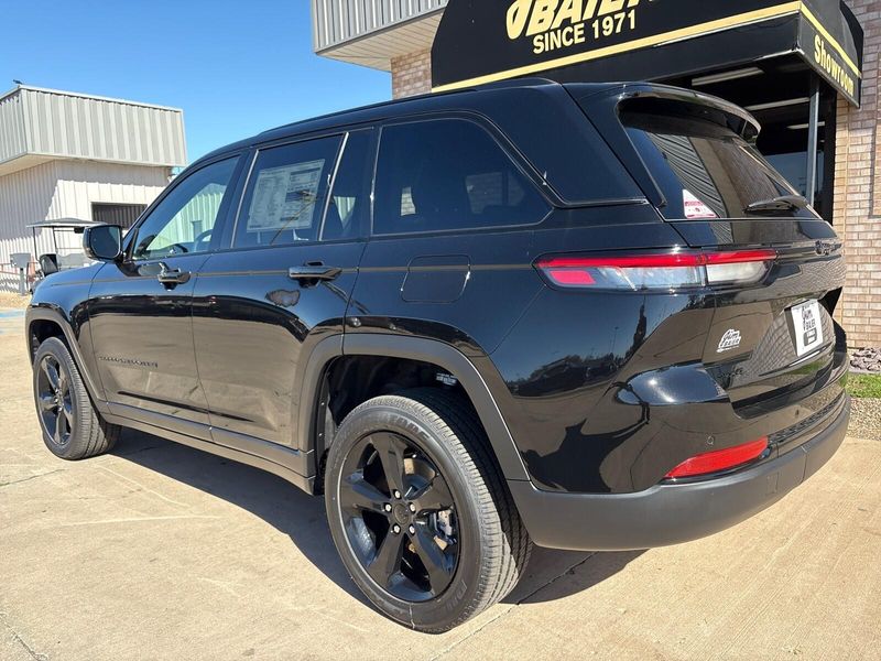 New 2025 Jeep Grand Cherokee Altitude X 4x4Image 10
