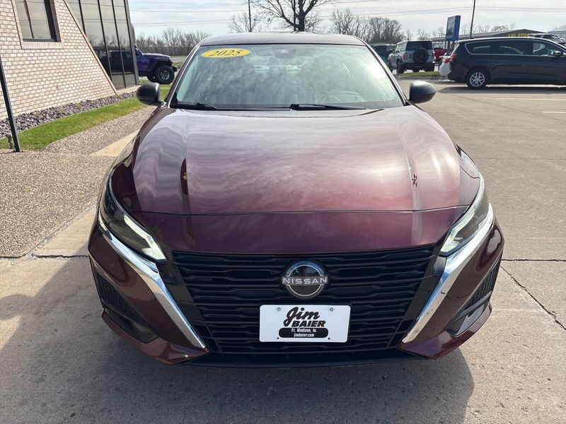 Used 2025 Nissan Altima SVImage 6