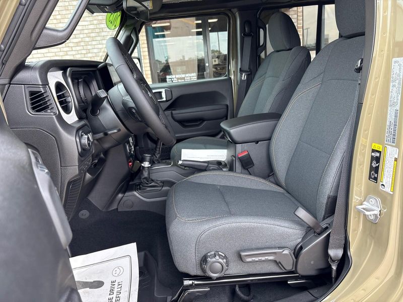 2025 Jeep Wrangler 4-door WillysImage 3