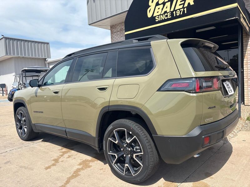 New 2026 Jeep Cherokee Overland 4x4Image 12