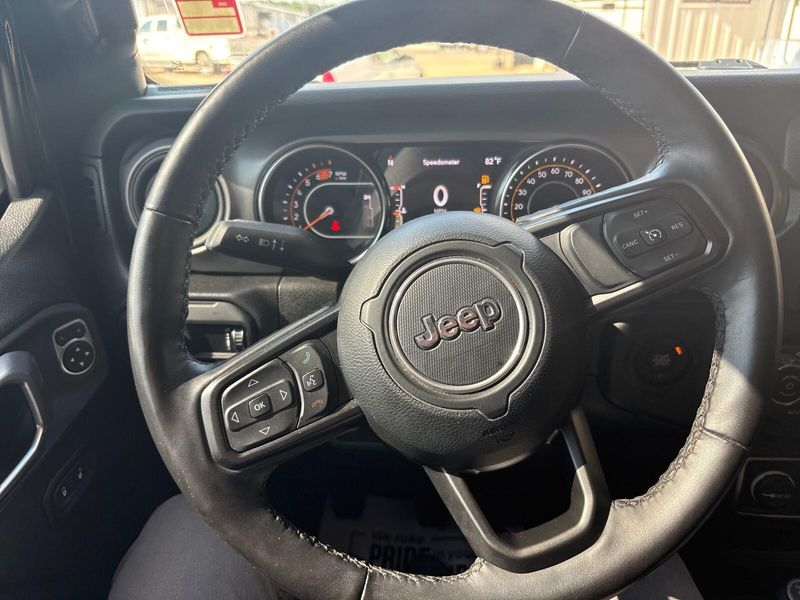 Used 2023 Jeep Wrangler WillysImage 13